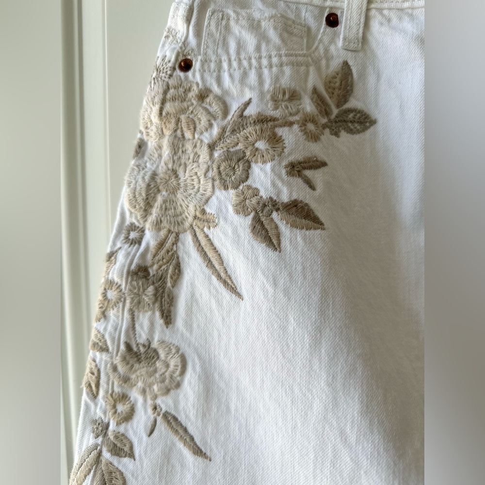Abercrombie & Fitch White Floral Embroidered Denim Mini Skirt 25/0 - Picture 6 of 7